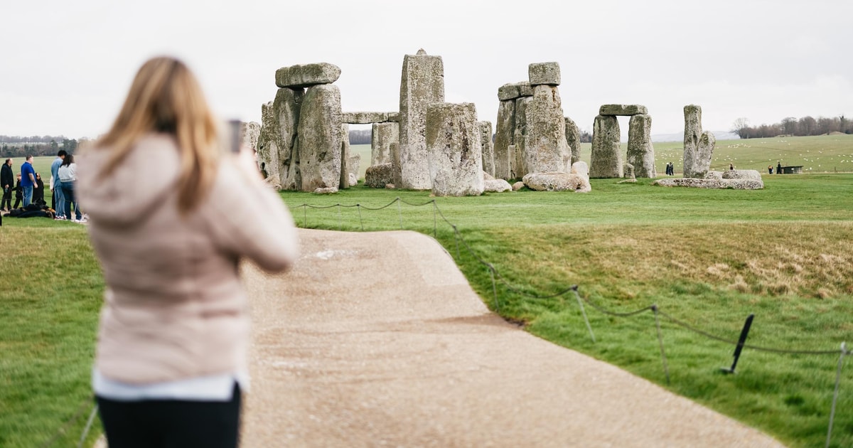 From Bath to Stonehenge & The Cotswolds: An Enchanting Full-Day Journey