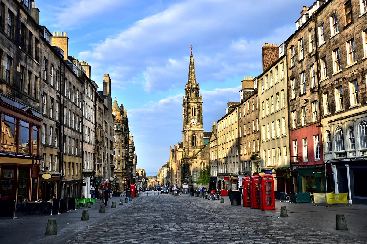 What Happened on Royal Mile: A Guided Walking Tour