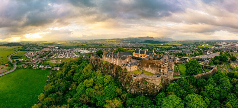 Legends of Scotland: Stirling Castle and Rosslyn Chapel Small-Group Tour from Edinburgh