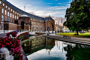 Bristol Unveiled: Private Highlights Walking Tour with a Complimentary Refreshment
